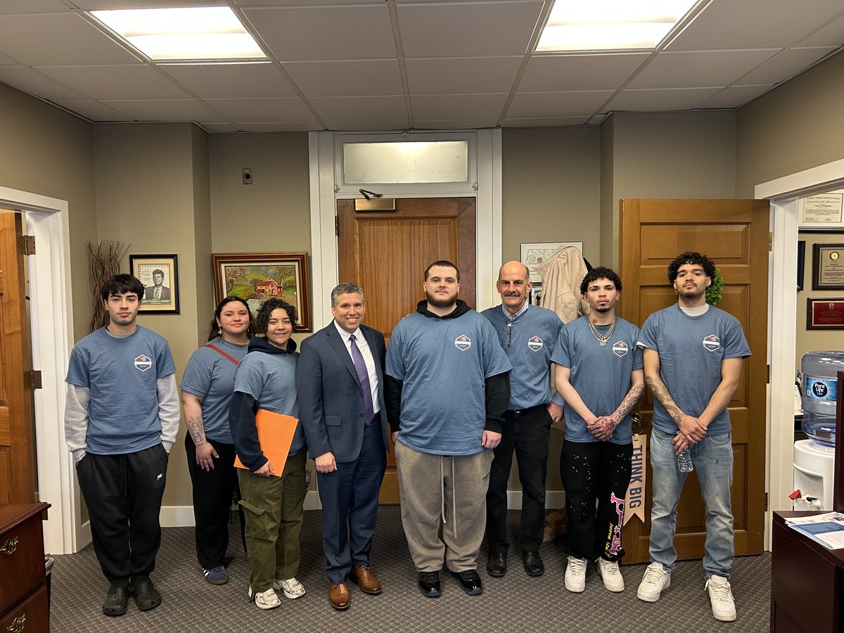 SalDiDomenico's tweet image. It was such a joy to host Just A Start’s YouthBuild program members in my office. I am proud to support this great program that empowers young adults to split their time between training in high school equivalency education &amp;amp; #WorkforceDevelopment development activities.