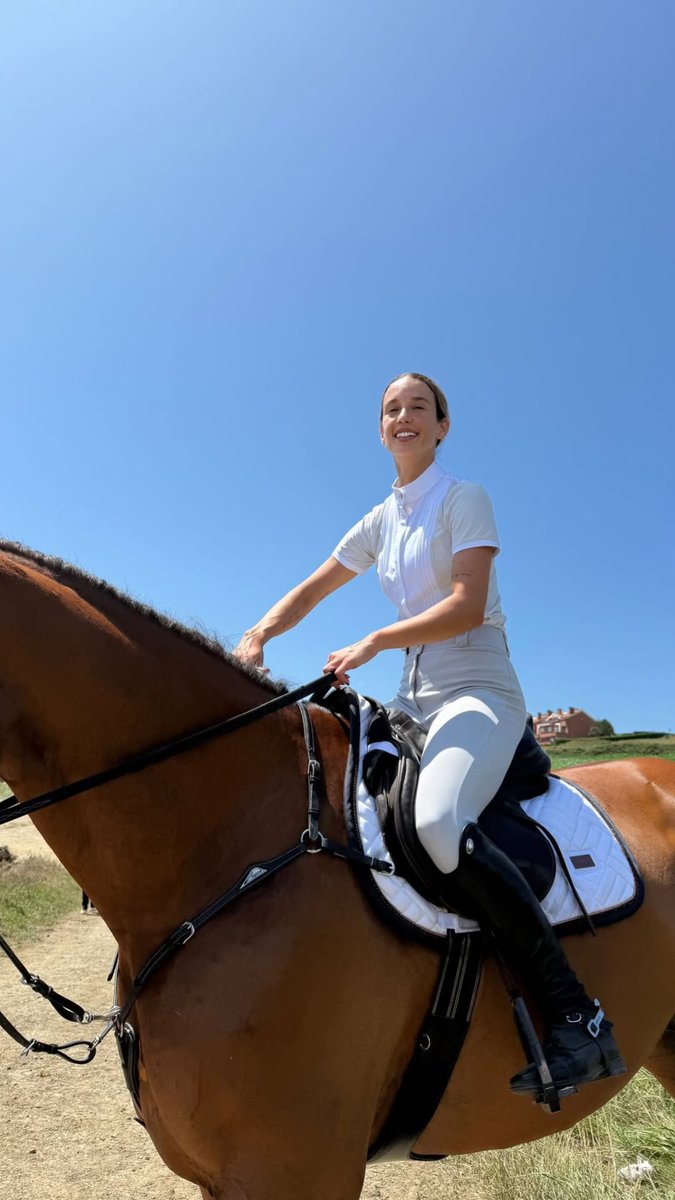 María Pedraza  tweet media