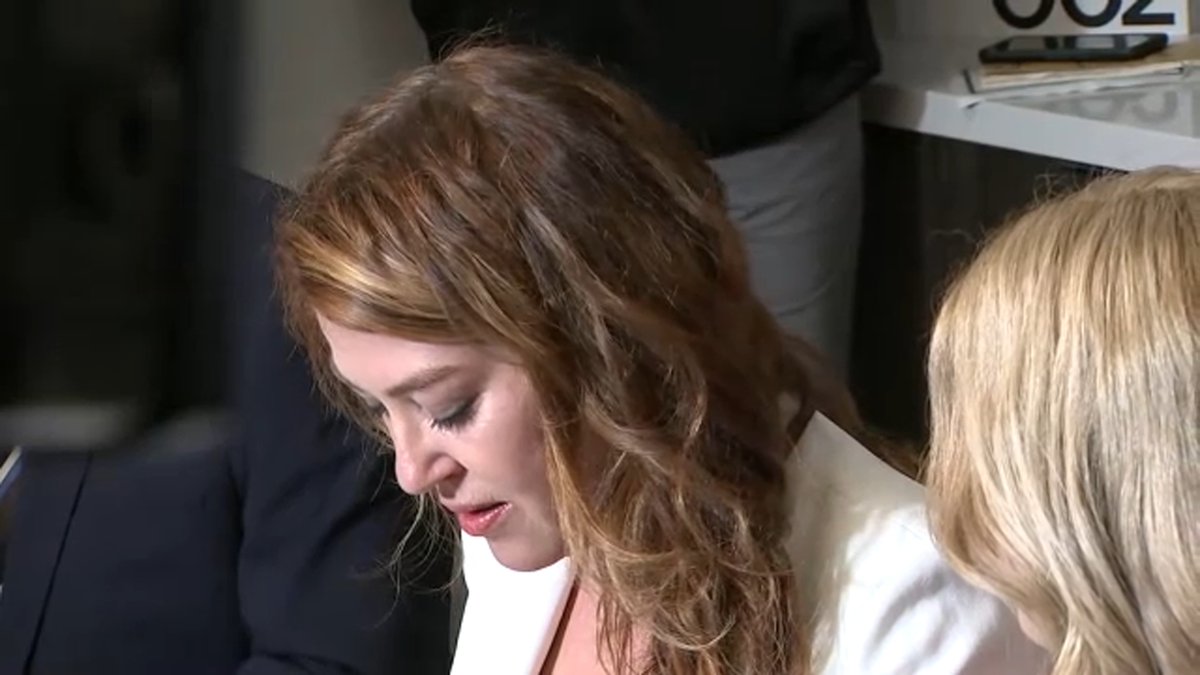 ABC7's tweet image. WATCH #LIVE: 5th woman to accuse Rep. Eric Swalwell of sexual misconduct speaks in Beverly Hills abc7.com/watch/live/