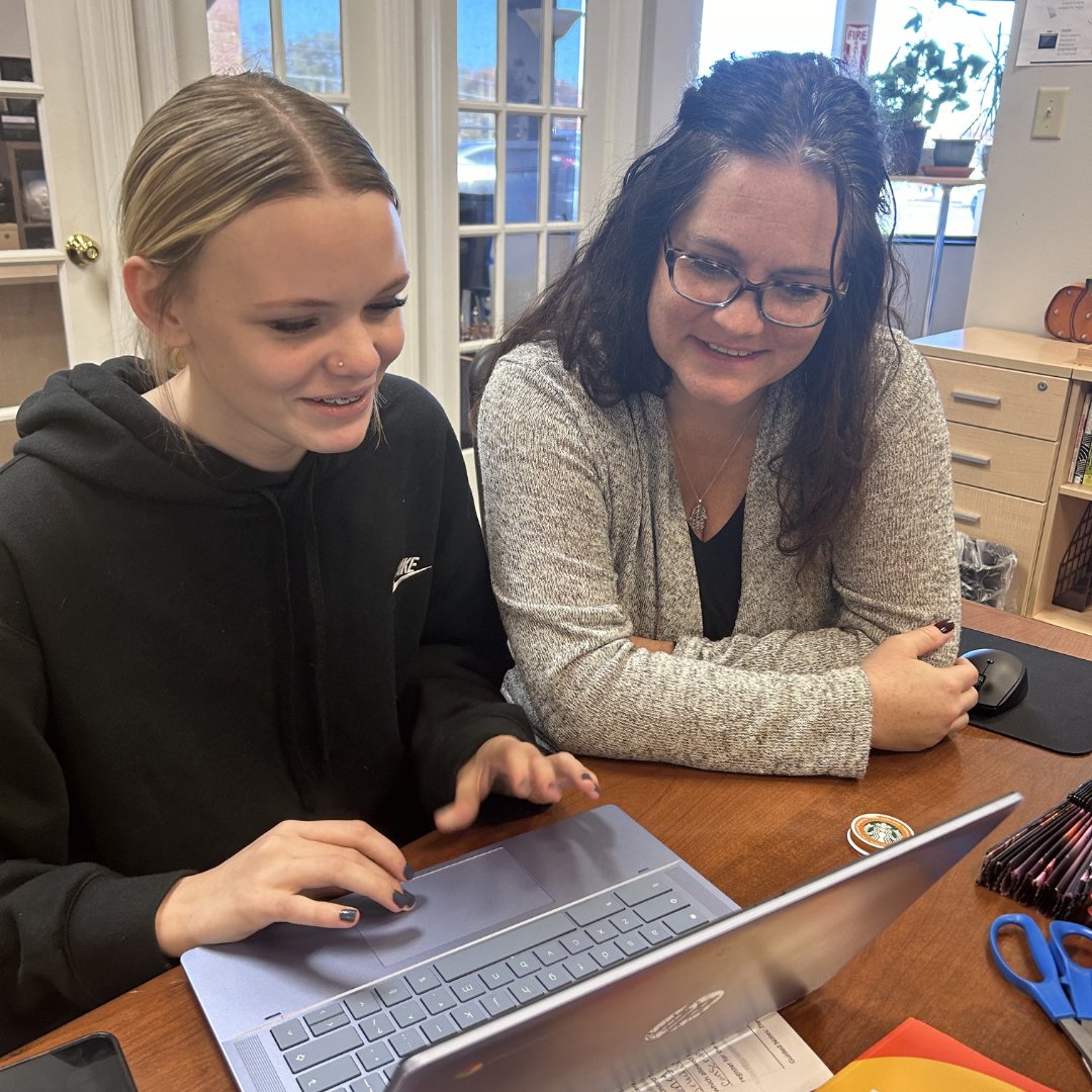 AcademyEyc's tweet image. Teachers and students working together-powerful!

#WeAreEYC #EYCAcademy #StudentCentered #LearnYourWay #SmallSchoolBigImpact #TeachersOfEYC