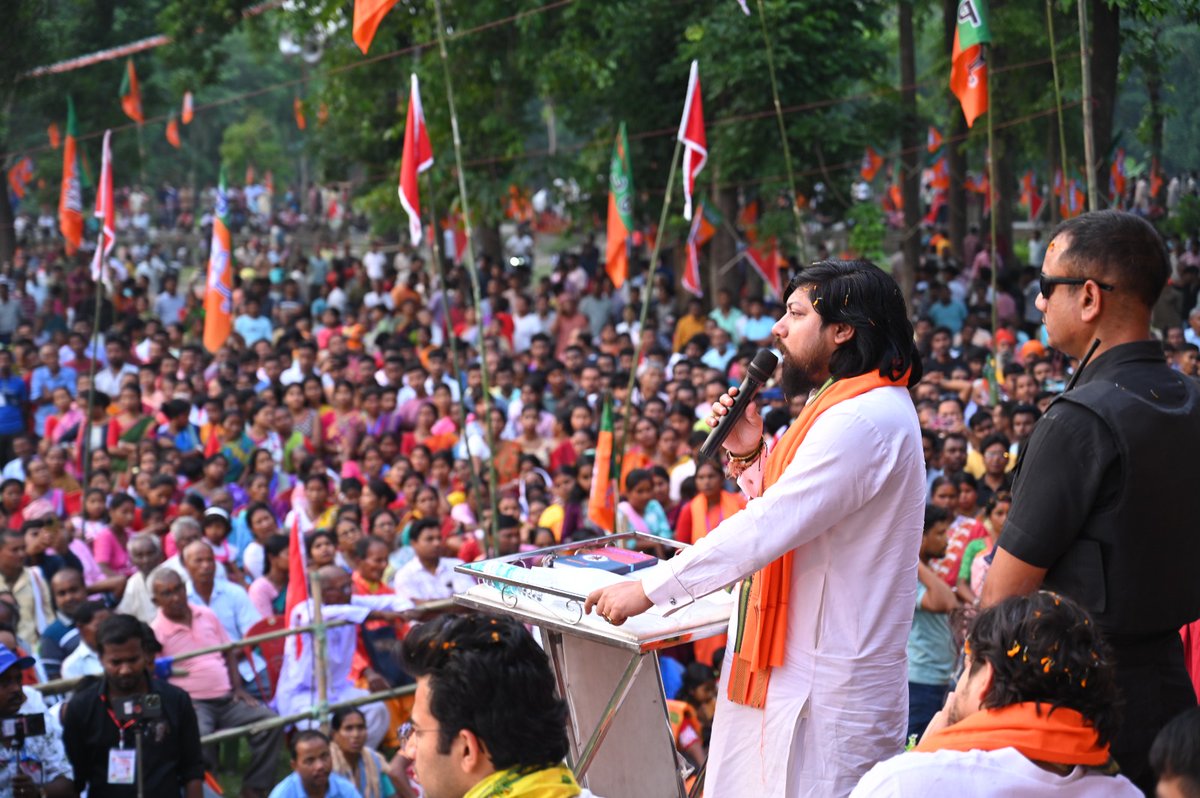 NisithPramanik's tweet photo. Grateful to Shri @Tejasvi_Surya ji for campaigning in Mathabhanga today.
His address reflected the aspirations of the people of West Bengal. The strong public response clearly shows Bengal’s readiness for change.
Committed to delivering real progress on the ground.
#Mathabhanga #CoochBehar #BJP4Bengal