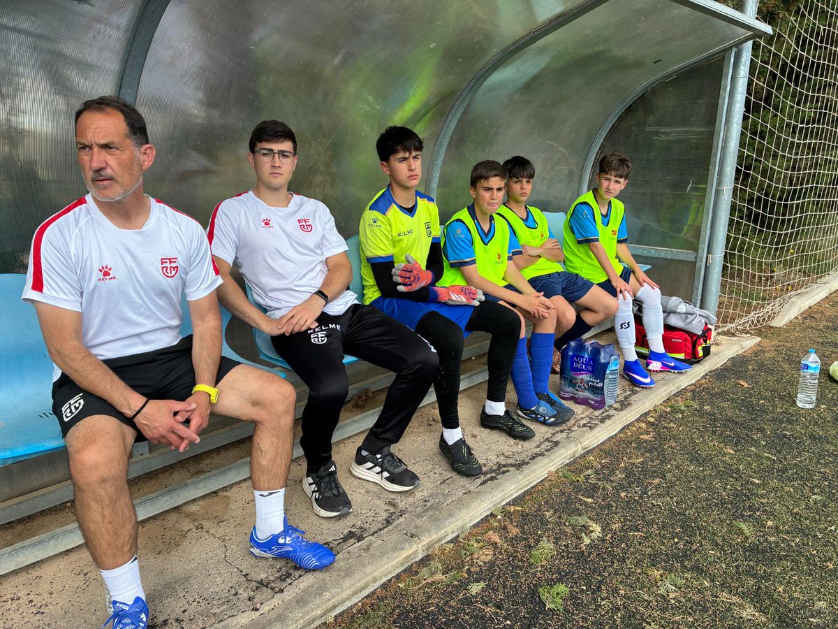 ffrm_se's tweet photo. 💪⚽ | Entrenamiento de la FFRM Sub-14 masculina en Corvera. 

🫂 #VamosFFRM https://t.co/7K12MlFPgO