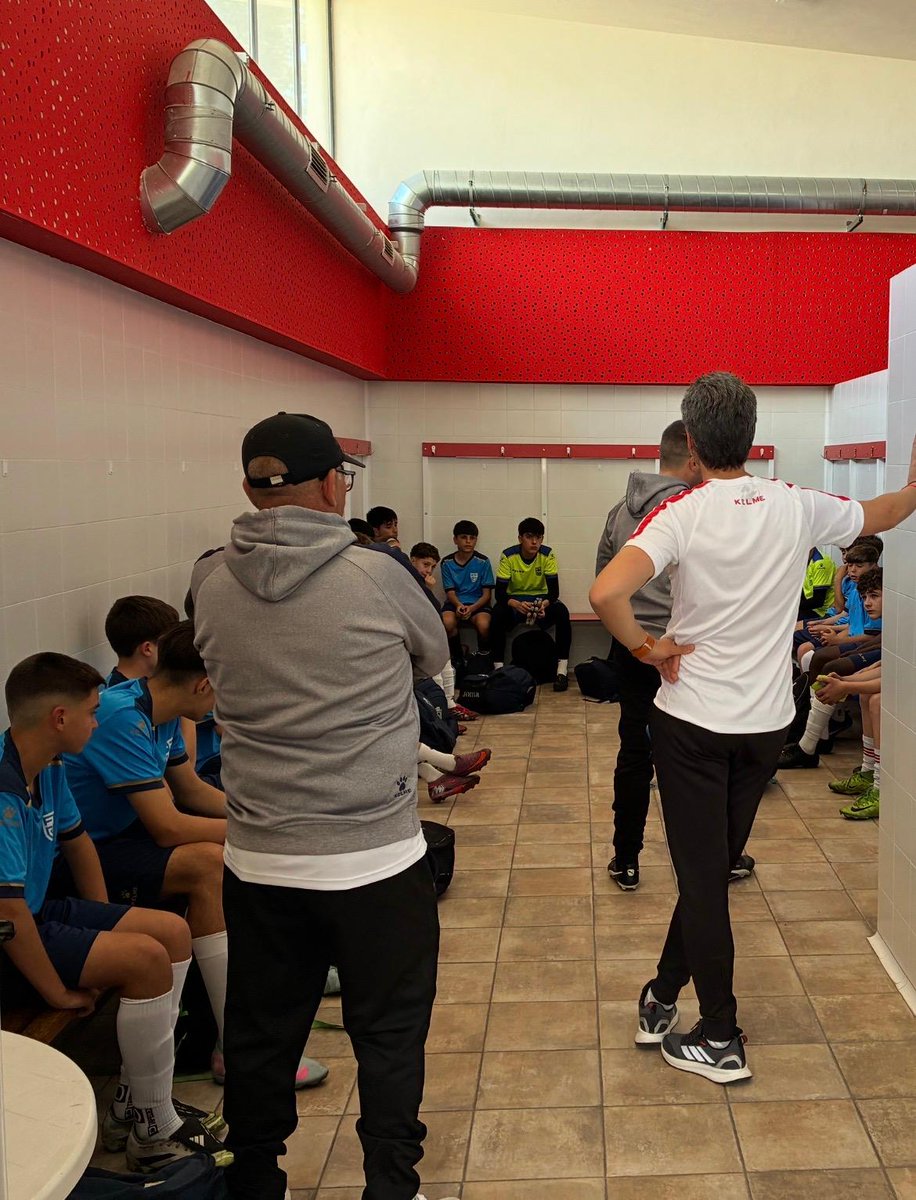 ffrm_se's tweet photo. 💪⚽ | Entrenamiento de la FFRM Sub-14 masculina en Corvera. 

🫂 #VamosFFRM https://t.co/7K12MlFPgO