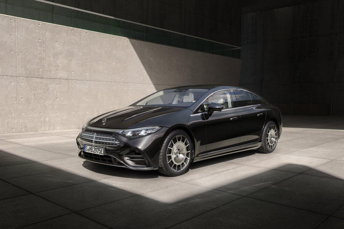 arabalaorg's tweet photo. 800V mimari ve  926 Km menzil sunuyor!

Yeni makyajıyla Mercedes-Benz EQS tanıtıldı https://t.co/r30BqAYTUy