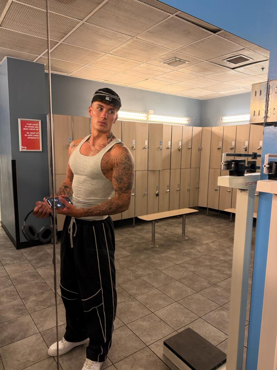 Clément tweet media