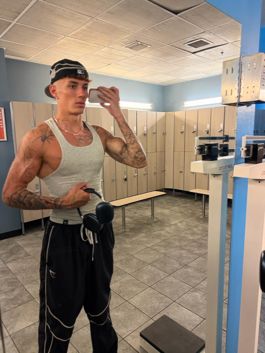 Clément tweet media