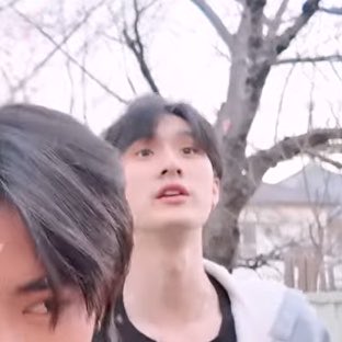 after30oct's tweet image. ถ้าสารวัตรภัทรหน้าตาแบบนี้ ผมกลัวผู้ร้ายจะยอมให้จับแต่โดยดี แต่แลกกับการได้หอมแจ้มคุณตำรวจสุดหล่อคนนี้จัง น่ารักไม่เผื่อแผ่ชีวิตแม่เลย 😭💖🫣

#tee_vtp
 #theduckest