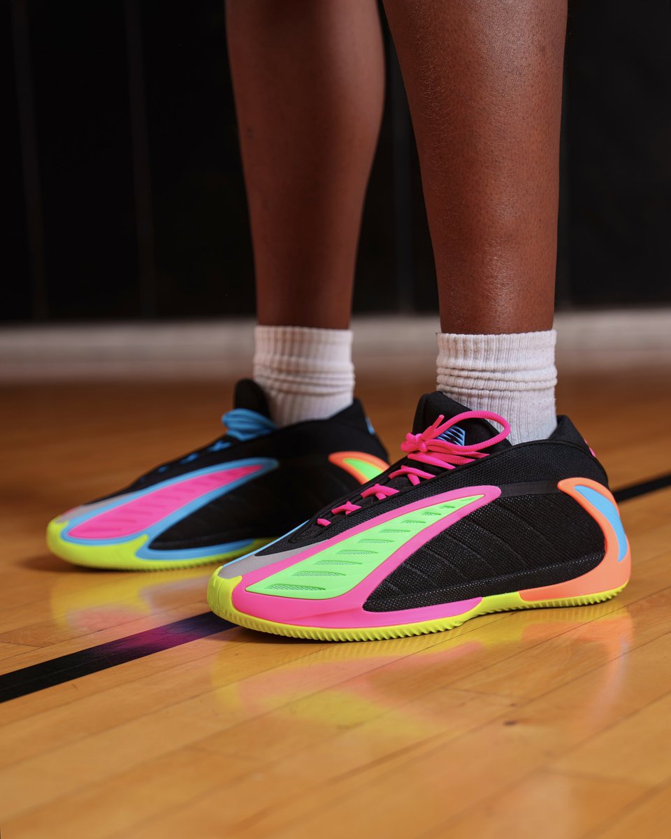 JustFreshKicks tweet media