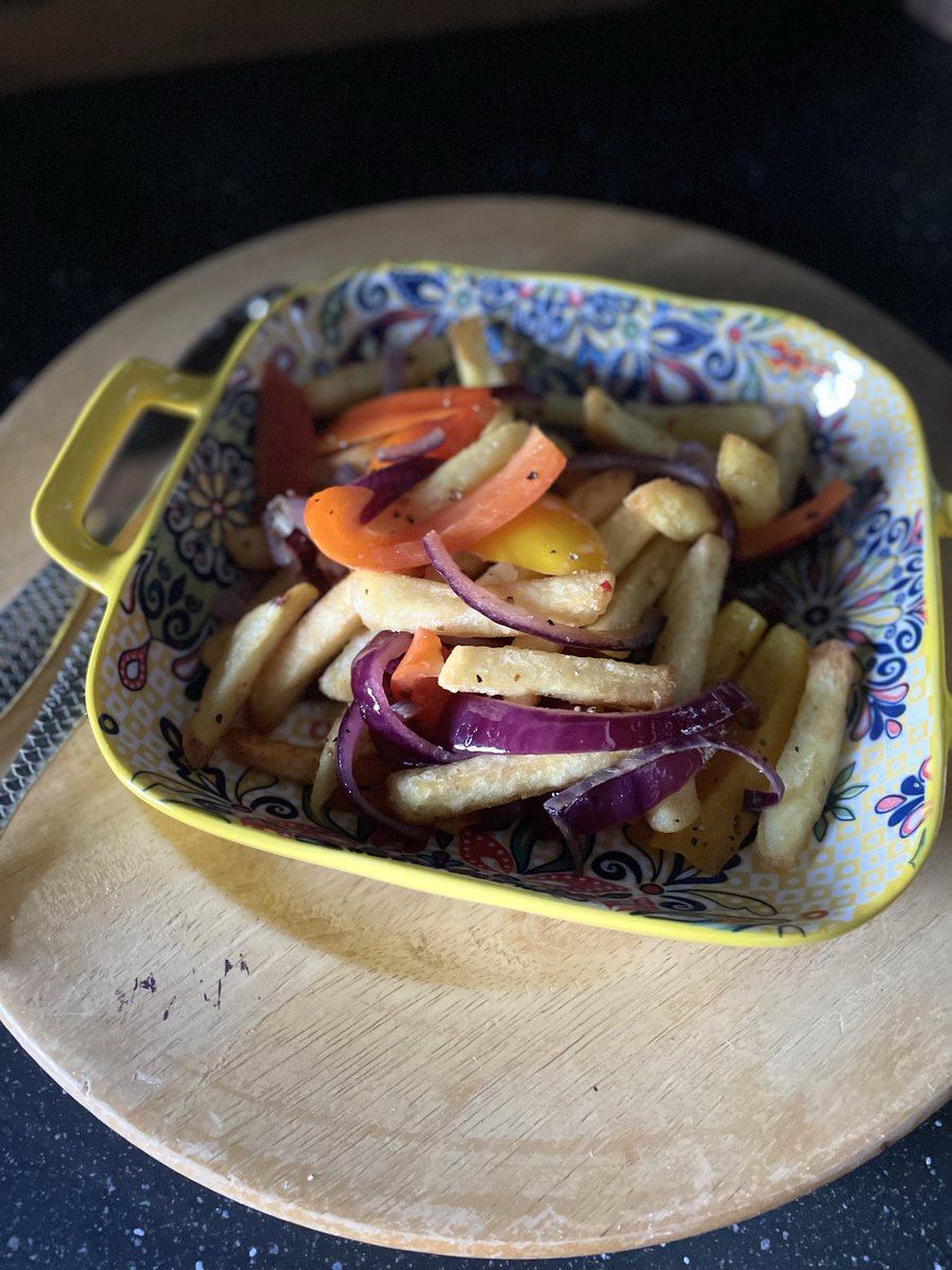 devereux1655's tweet image. I made salt and pepper chips and jolly tasty they were too #treat #cook