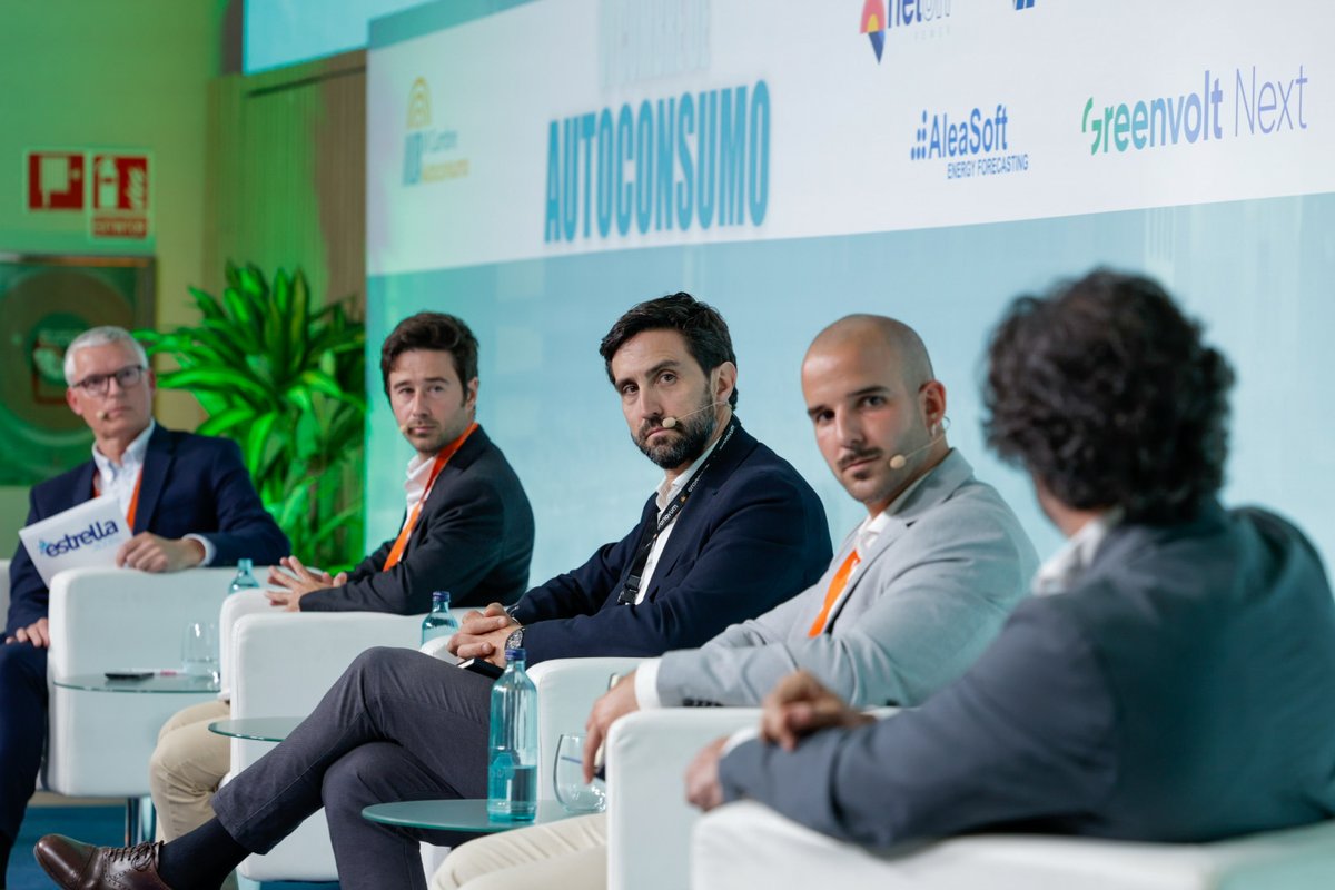 UNEFotovoltaica's tweet image. .@lorenzotasso @estrelladigital modera el debate sobre los nuevos modelos de negocio: #electrificación y #digitalización en #VICumbreAutoconsumo