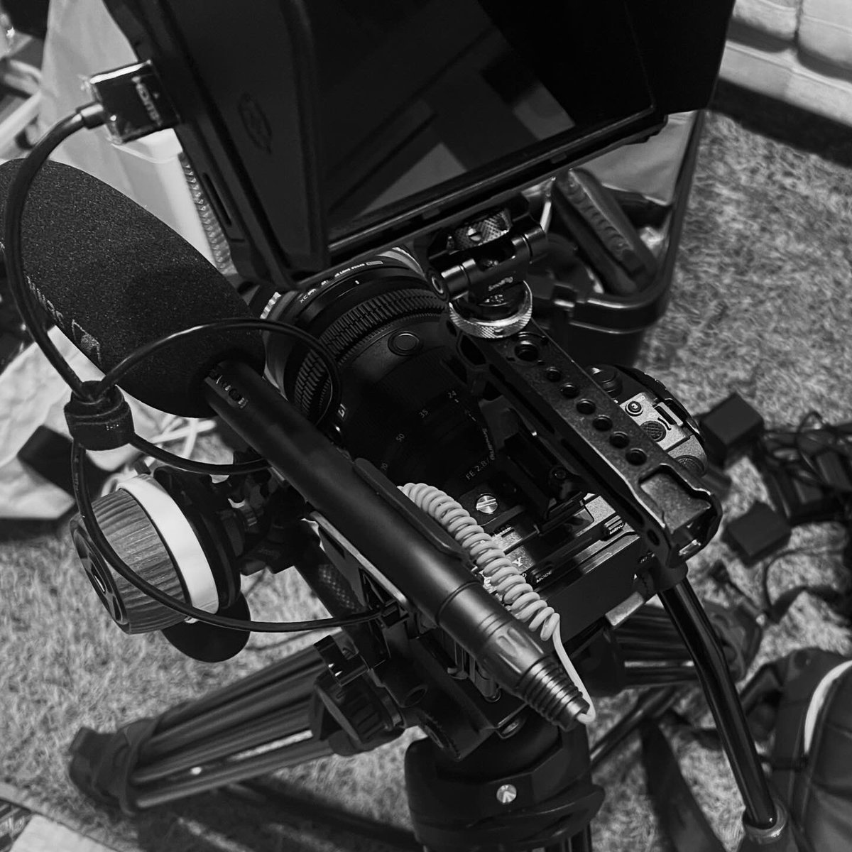 とある案件で、あれこれ撮るためにめっちゃ久しぶりにリグ組んだ。
フォーカスヌルヌルで撮りやすい。
露出も落ち着いて合わせられる。
ただし、手持ち不可なので一脚は必須。
手元の作業目処だったら撮影ゆく