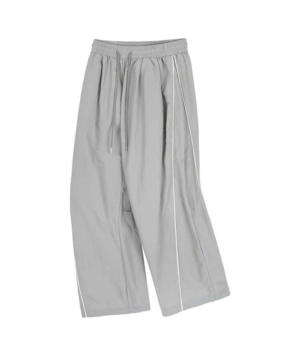 여러분들 요즘은
나일론 팬츠도 계속 손이 가더라구요.

나일론 사이드 핀턱 팬츠 중에
데일리로 쓸만한 거 하나 추천하면 ⬇️
musinsa.com/products/61193…