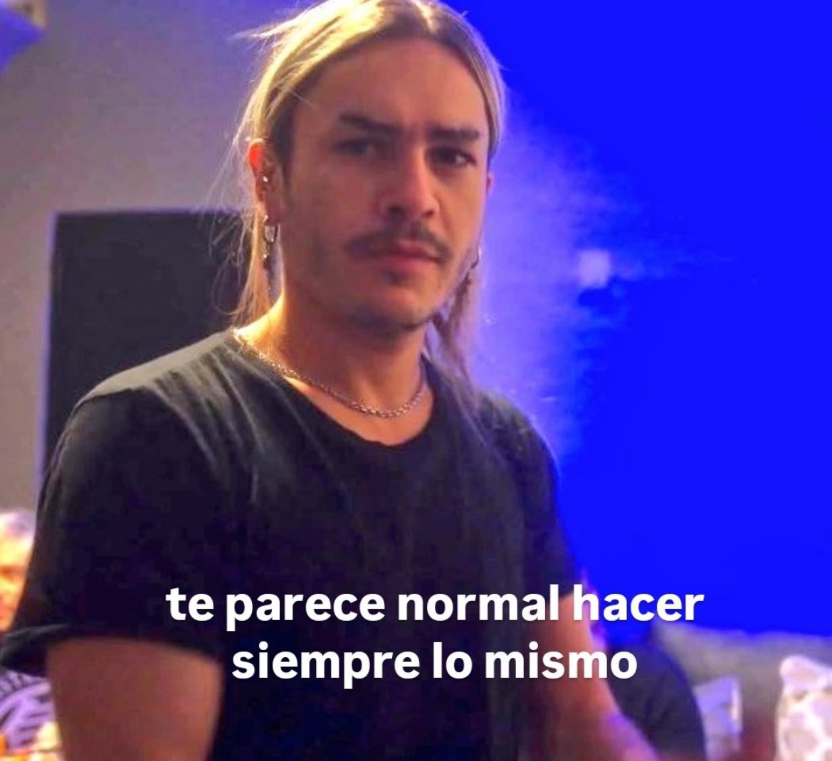 Mi familia cuando me ve tarjeteando otra vez entradas para ir a ver por milesima vez a Airbag