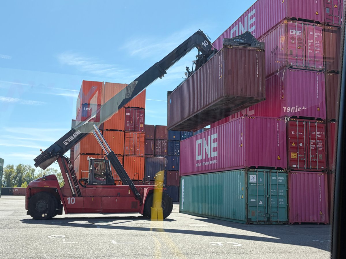 Prefet67's tweet image. #Industrie | Immersion au sein du 1er port intérieur français 🚢 🇫🇷

🔎 Le Port Autonome de Strasbourg (PAS) joue un rôle clé dans le #dynamisme économique du département du #BasRhin au coeur de l'Europe. Situé à la confluence du Rhin et de l'Ill, il représente le premier port