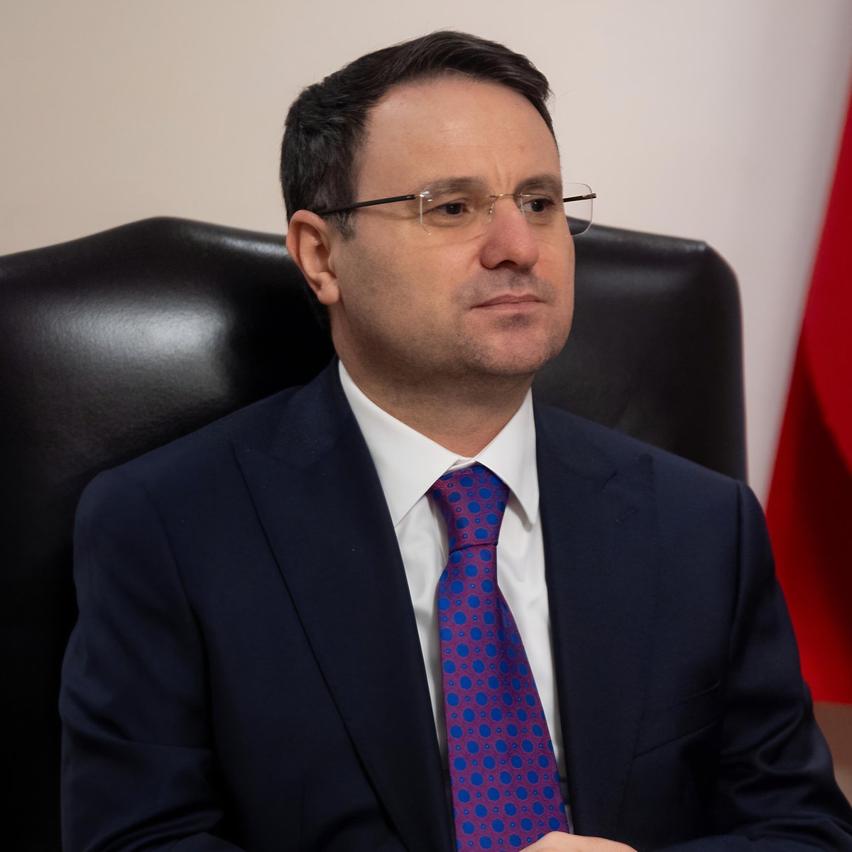 Akın Gürlek:

"119 ülkede 2 bin 707 FETÖ'cünün peşindeyiz."