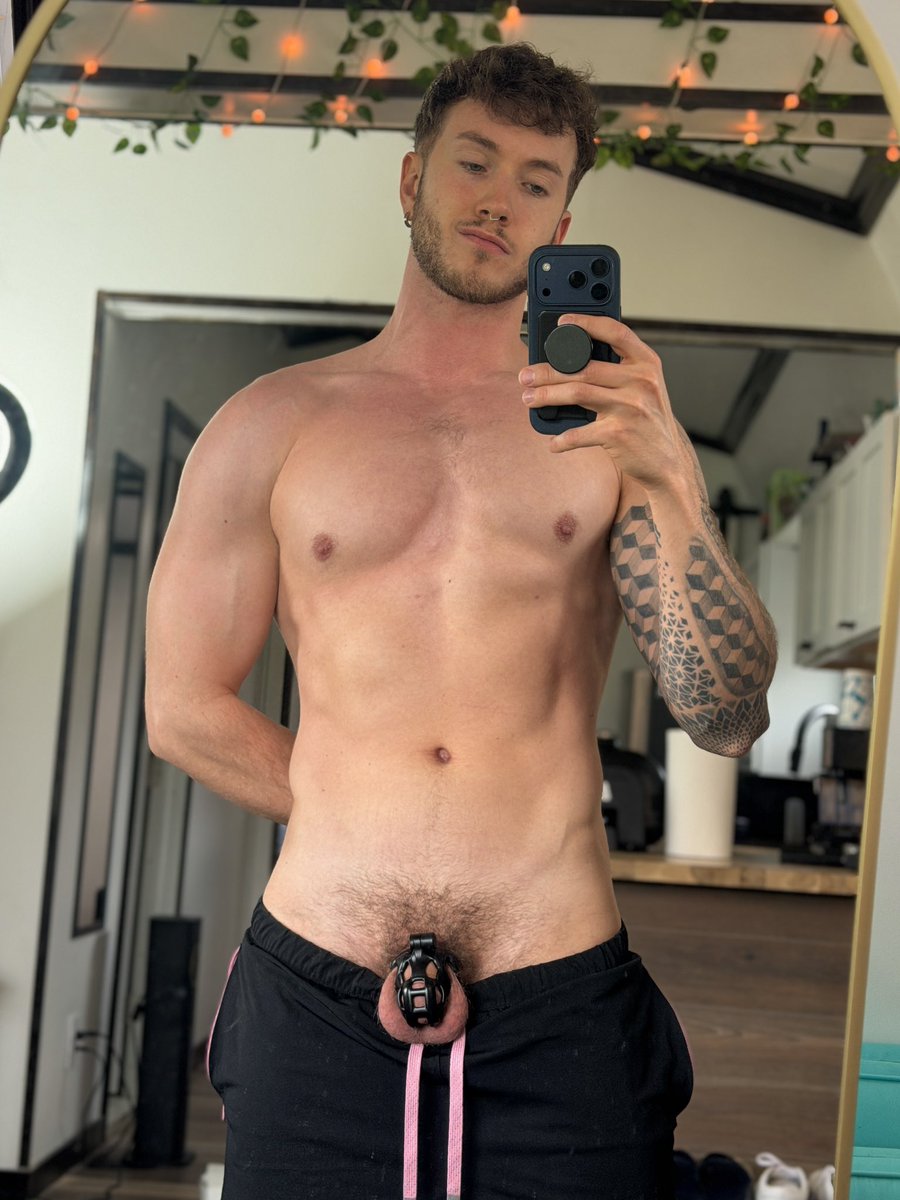 Finn August tweet media