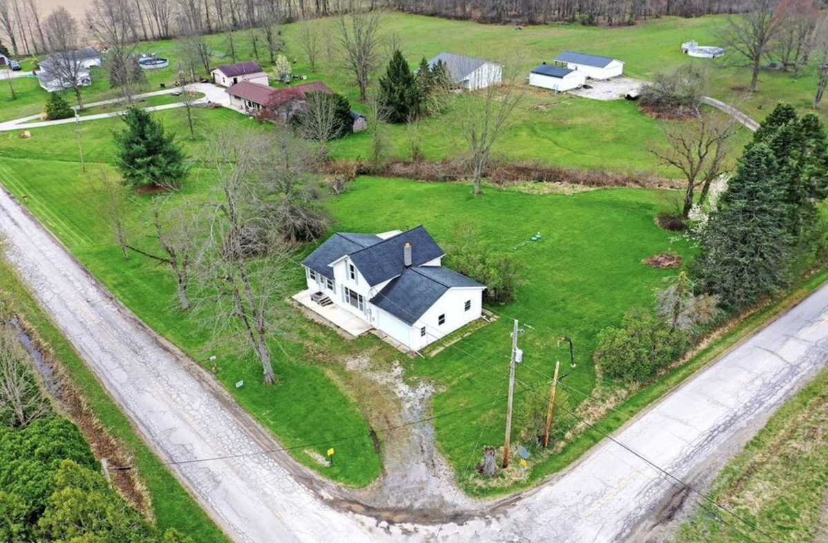 oldhouseunder50's tweet image. $156K on $150Ks Tuesday. Two-story #Ohio #home. Perfectly positioned on a sprawling corner 1 #acre lot. countrylifedreams.com/c-1860-ohio-ho…