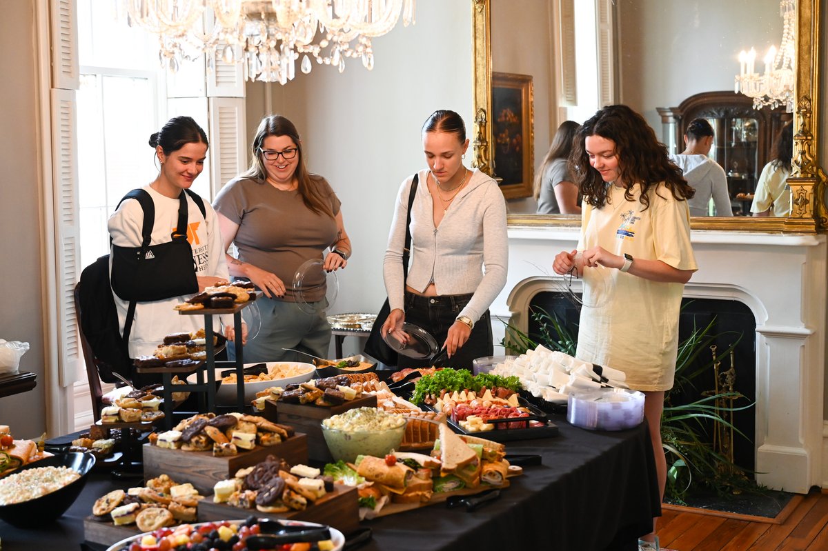UT_Southern's tweet photo. We kicked off Student Employee Appreciation week with a delicious lunch to celebrate our awesome student workers! 

We are so grateful for the dedication, energy, and heart they bring every day 🧡 https://t.co/DMQUa4Bxdl