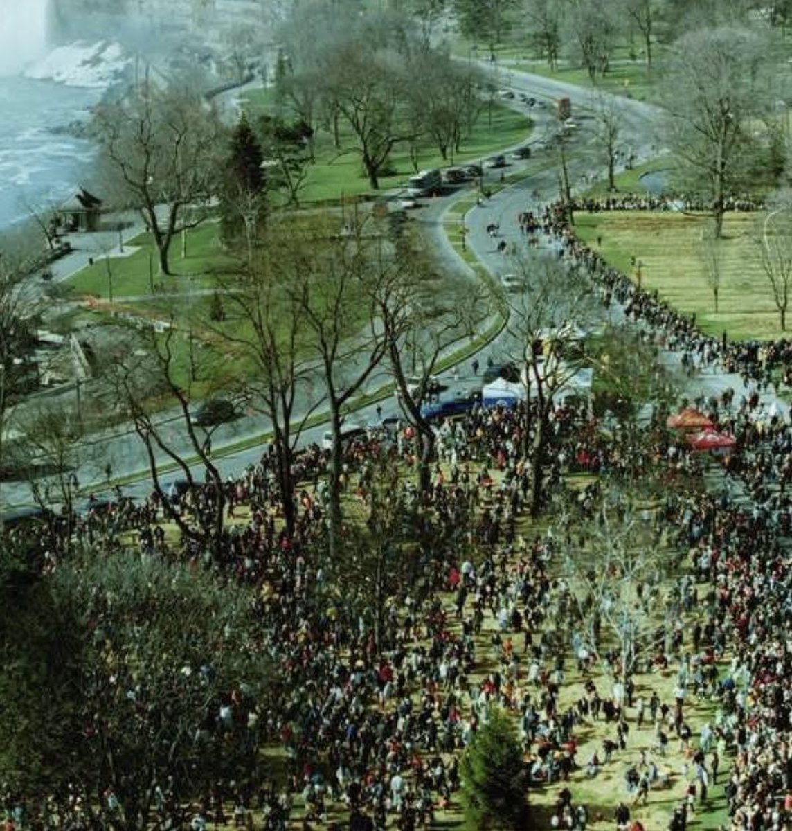 2001 Live tweet media