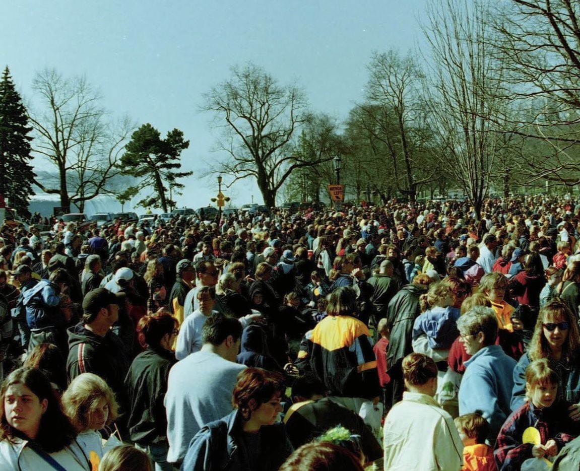 2001 Live tweet media