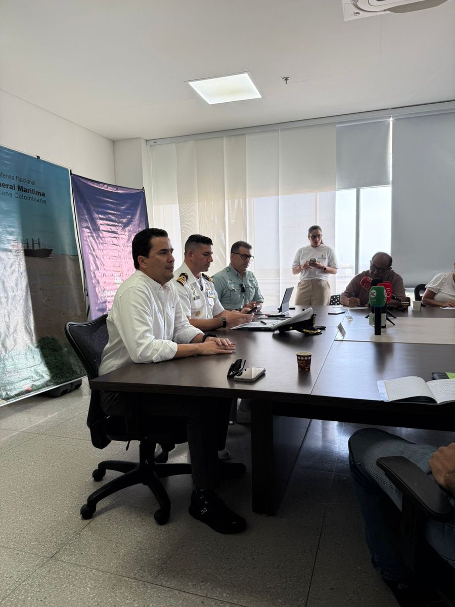 asoportuaria's tweet photo. Cifras al alza en movimiento de carga en #Barranquilla Luego de celebrar 3 años de condiciones favorables en la navegabilidad del puerto, cerramos un trimestre con un incremento del 5%. Encadenamiento logístico y social que trae competitividad, fruto del trabajo en equipo https://t.co/lQh80JZnCs