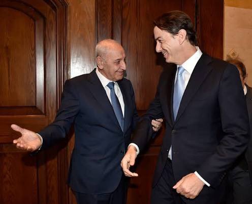 ryan_rk2's tweet photo. لا من هون كانت البداية.. الشيعي الاول في لبنان الذي استقبل ضابط اسرائيلي سابق.

بس رح تنكري وتعمل حالك ناسية.. https://t.co/INqEvzMlca