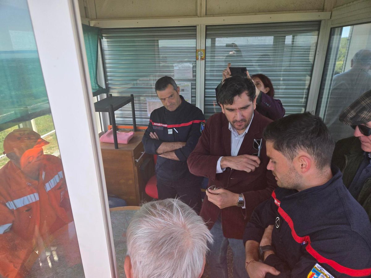 Pompiers13 tweet media