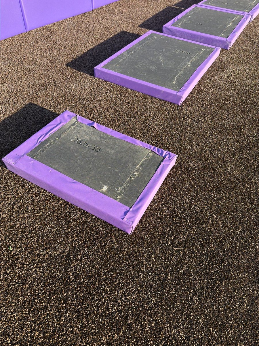 fieldwallpads's tweet photo. Not all wall pads are built the same. 

The light ones (competitor's pads) are less than 30 days old and simply don't stand up to our quality. Let us outfit your backstops with the best quality padding on the market: https://t.co/cKUbPvja6g  #stadiumpadding #branding #padding https://t.co/4CjkySOjGh