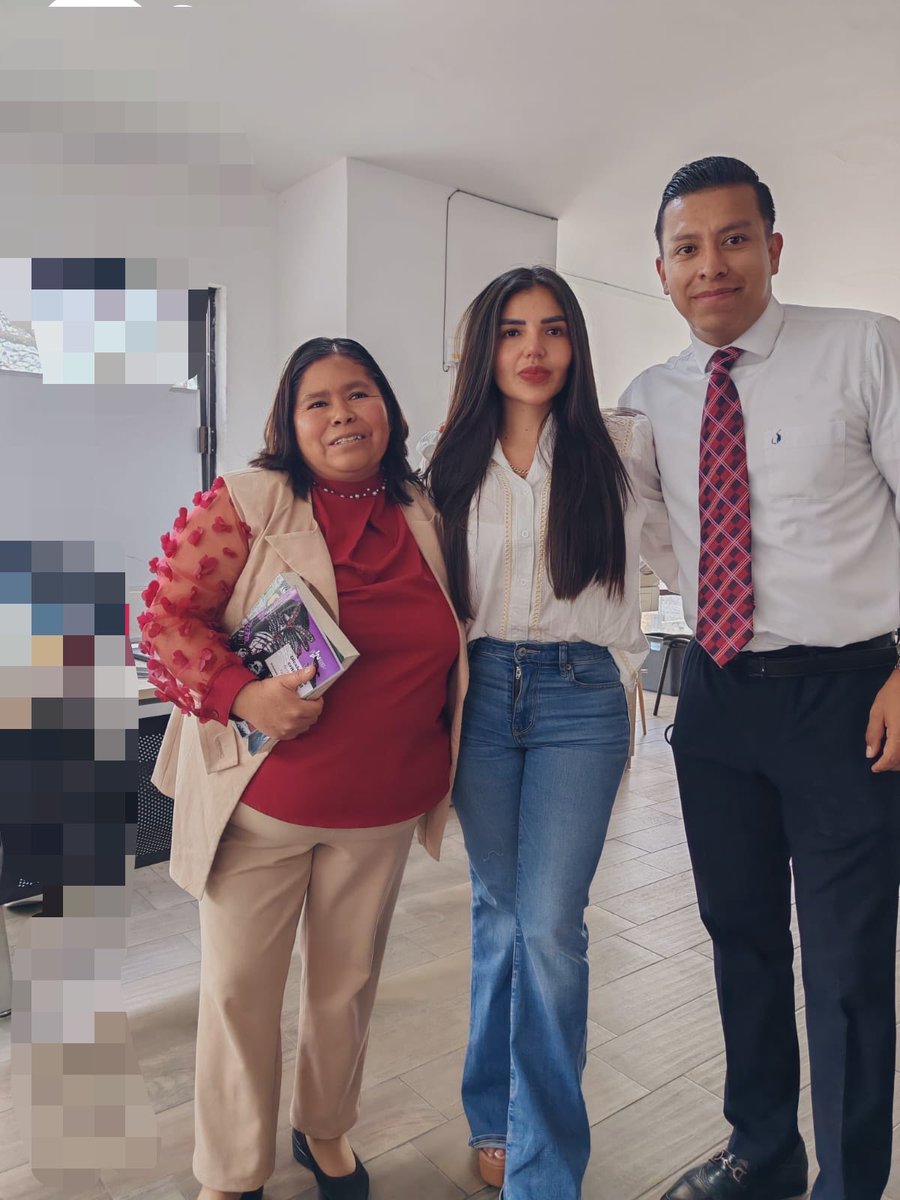 alexxdibecerril's tweet image. Ayer en el Comité Ejecutivo Estatal de @MorenaPuebla_ nos visitó la Consejera Estatal, Mercedes del municipio de #Libres, una mujer comprometida con el movimiento de transformación y sobre todo fiel a las causas de la 4T. 

¡Siempre de territorio!