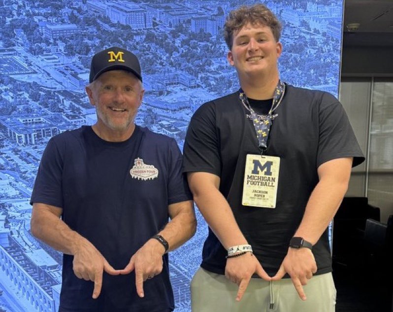 ZachLibby_'s tweet image. “I could see myself playing in The Big House one day.”

4⭐️ 2027 OL target Jackson Roper recaps his first experience at #Michigan this past weekend, reuniting with familiar faces, and potential return plans. #GoBlue 

READ: maizenbrew.com/michigan-footb…