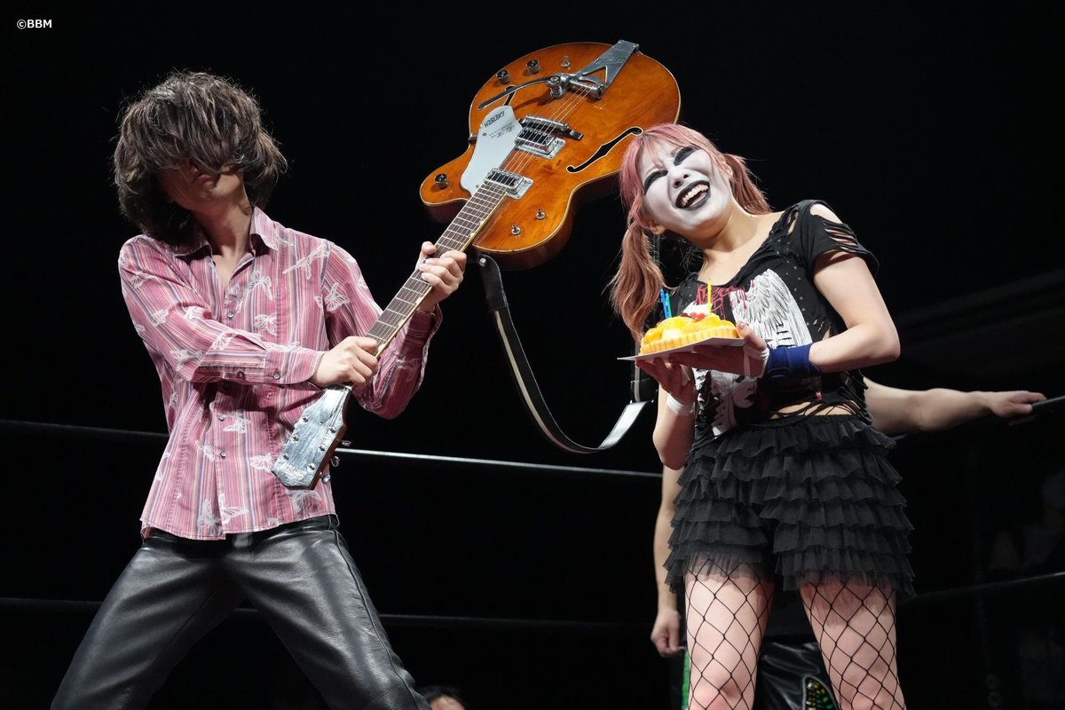 shupromobile's tweet photo. 【週刊プロレスmobile】ラム会長のリアルバースデーに意外なサプライズゲストが!?／YANAが神楽からきかんしゃ級王座奪還／ダイアレクトーパーティーが大家をユニットに強制加入!?／尾崎、児玉、YANAの新ユニット名は“Blackguard”…666新木場詳報
https://t.co/IpUgmsJ837
#週プロモバイル #pr666 https://t.co/xlqtdsZW29