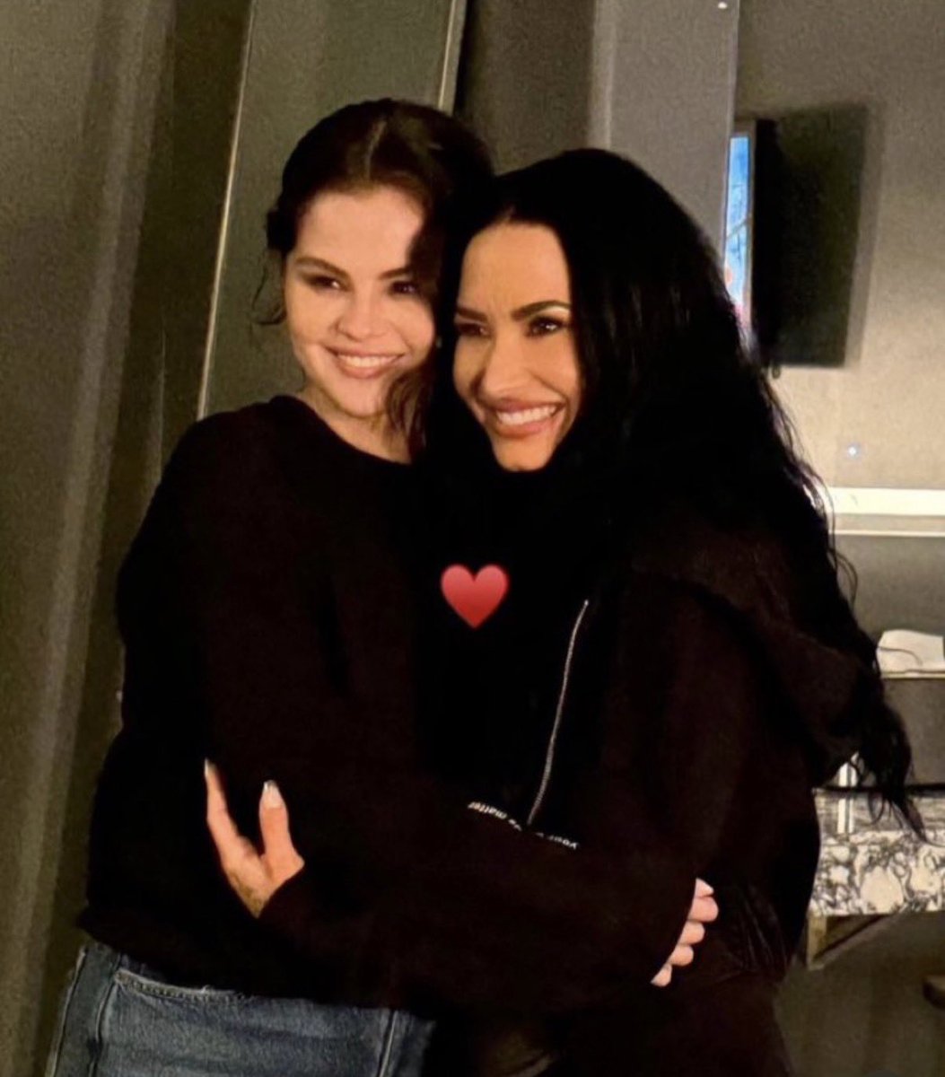 makeup_delena's tweet photo. My Delena émotion 😍🥹 https://t.co/w441GO2tmM