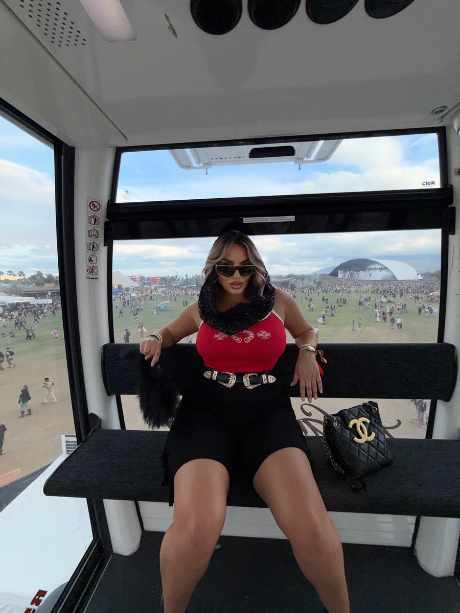 AraQueenBae tweet media