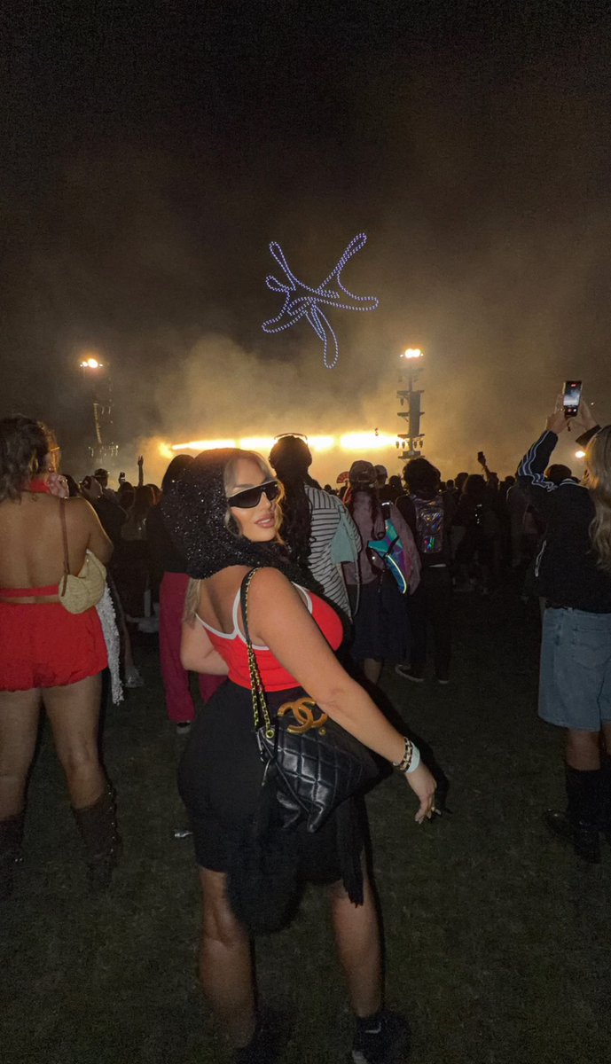 AraQueenBae tweet media