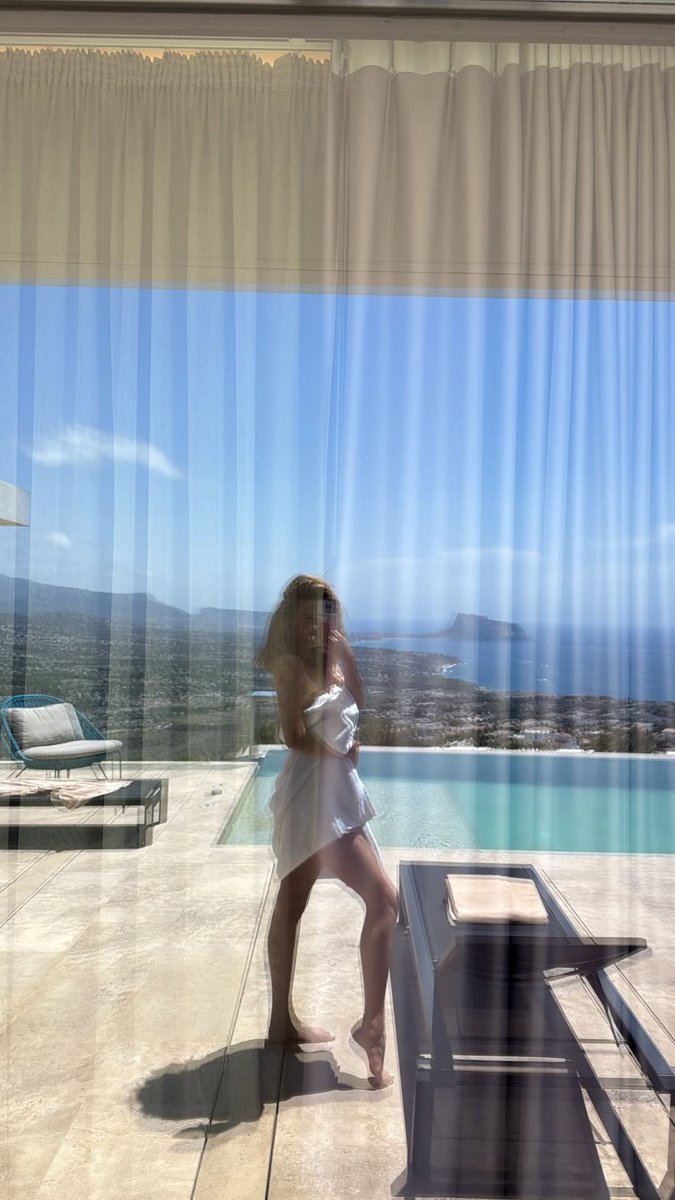 María Pedraza  tweet media