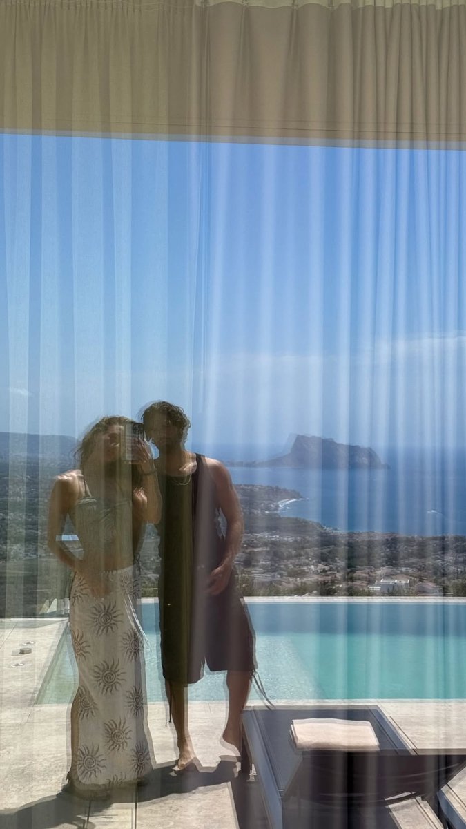 María Pedraza  tweet media