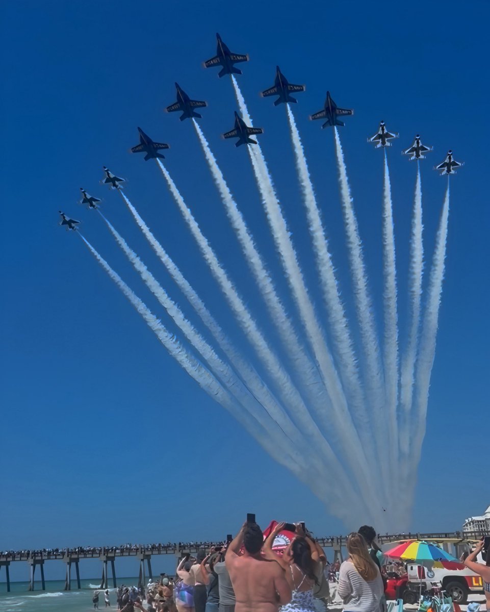 AllEmeraldCoast's tweet photo. Blink and you missed it- U.S. Navy Blue Angels and U.S. Air Force Thunderbirds over Pensacola Beach today 🔥 https://t.co/IGvYMBIghW