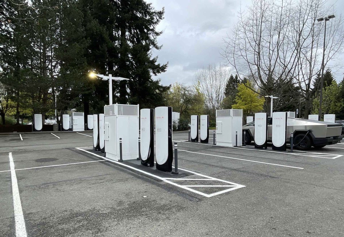 Tesla Charging tweet media
