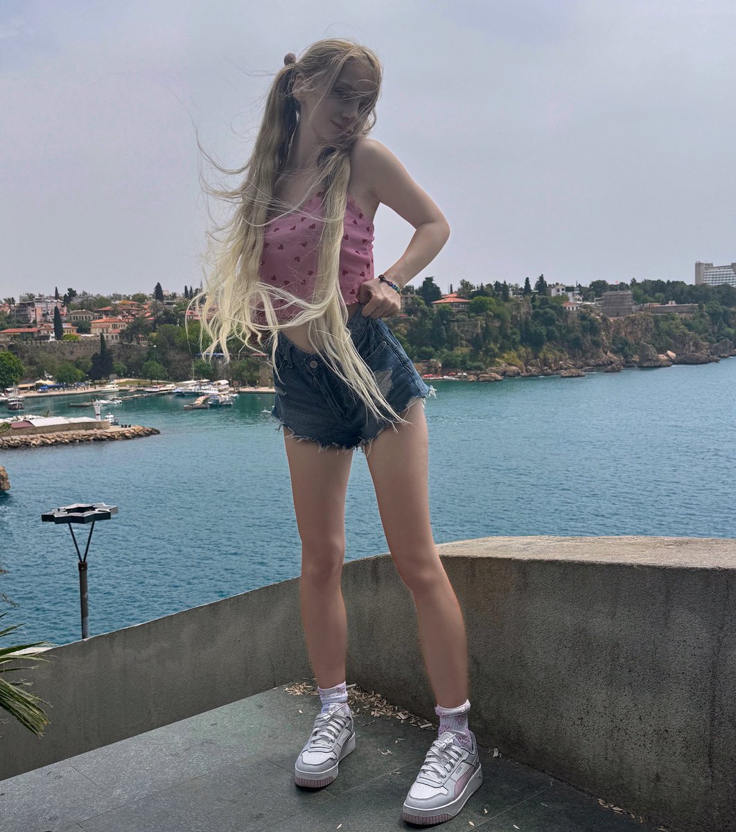 LoLiBela tweet media