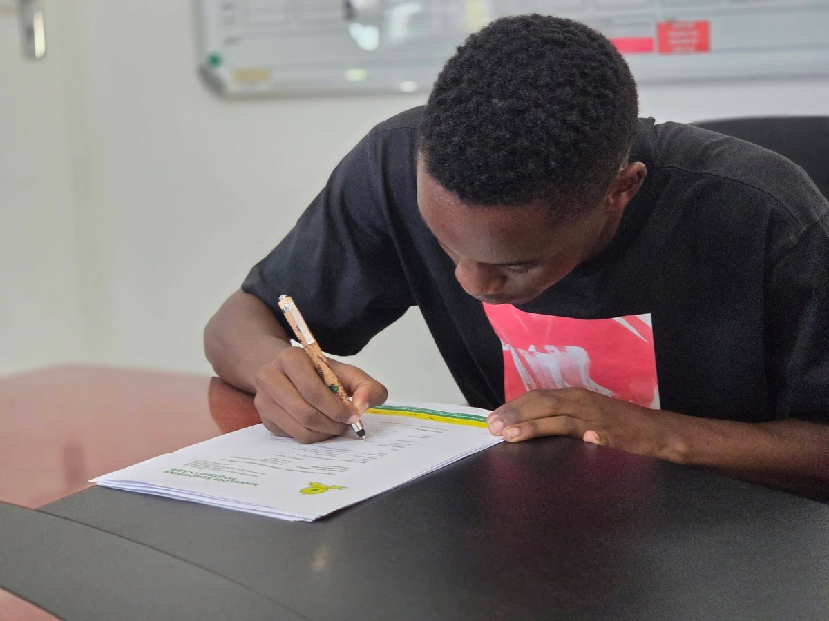 Football Stage tweet media