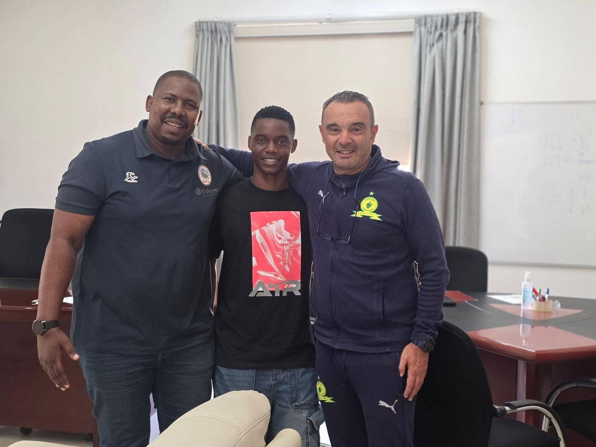 Football Stage tweet media