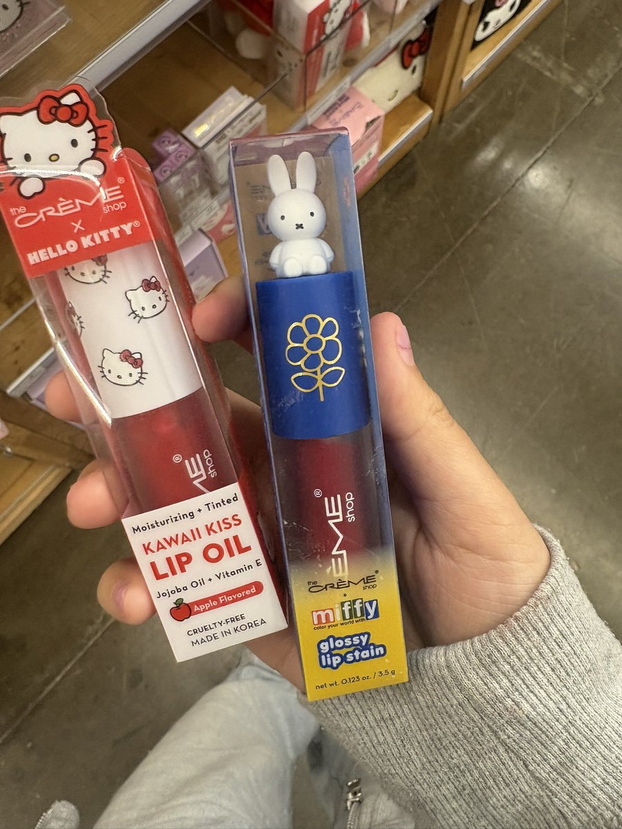 raes_oflight's tweet image. which one do i get guys hurry