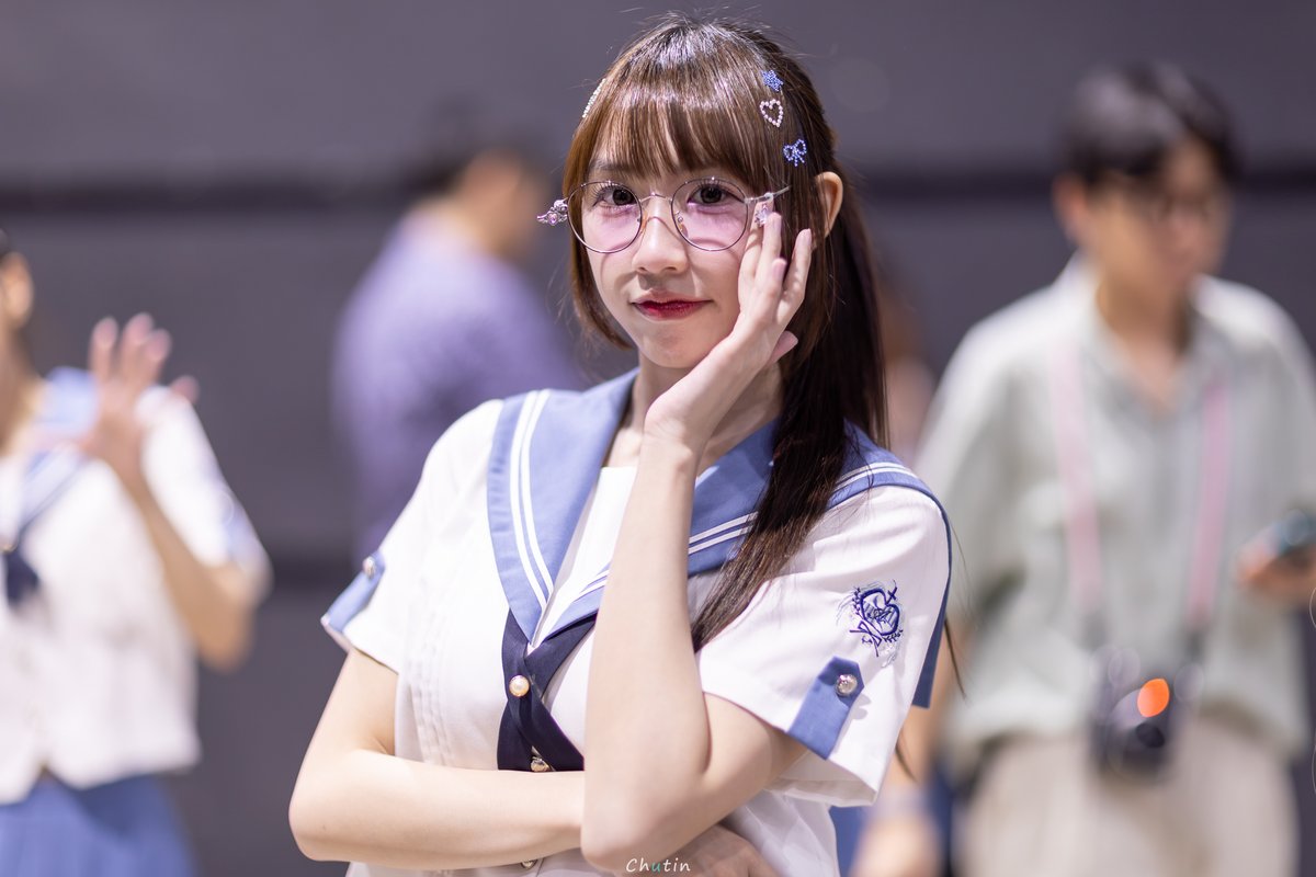 ChutinPhoto's tweet photo. บังเอิญพบทานตะวัน - PURPEECH 🧡
.
@clairemeowyy 
.
#ClaireViNX #ViNX #ヴィンス #Chutin https://t.co/DjXSt5UyBx