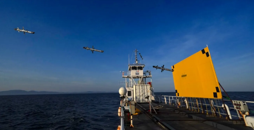 Def_Redefined's tweet image. Επιτυχής βολή AKERON LP σε κινούμενο θαλάσσιο στόχο #AKERON_LP #MBDA
defenceredefined.com.cy/epitychis-voli…