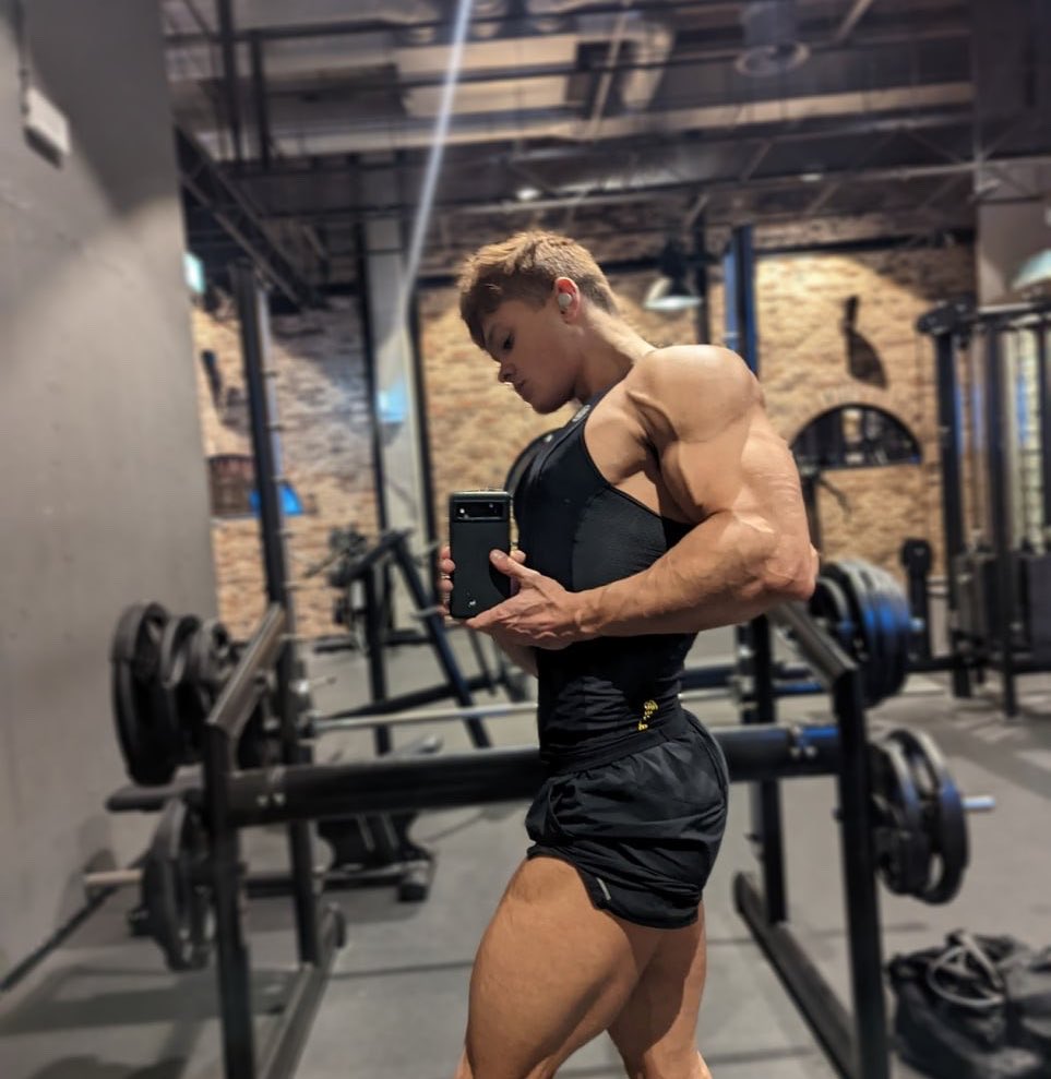 Pro bodybuilder experience tweet media
