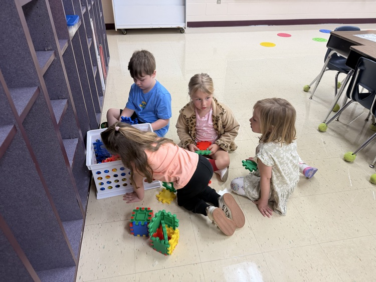 LocustCorner's tweet photo. Today we welcomed back our 2026-2027 Kindergarten students for our second Kindergarten Activity Day! We have one more on May 18, so don't forget if your child will be 5 by August 19, get him/her registered for K so they can attend! https://t.co/CEAwZkS1yE