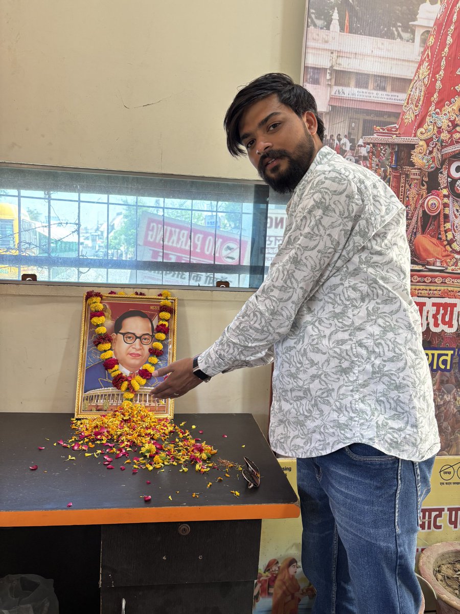 Sayed_Shahab_'s tweet photo. आज राजाजीपुरम वार्ड के पार्षद कार्यालय पर डॉ भीमराव अम्बेडकर साहब की जयंती पर पुष्पांजलि अर्पित कर श्रद्धांजलि दी।

@BJP4LKO @BJPAnandDwivedi https://t.co/xWEbQGJ81j