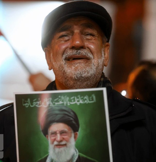 Mojtabapacino's tweet image. این‌روزا تنها لذتم دیدن ضجه‌زدنای شما واسه خامنه‌ای حرومزاده‌ست...