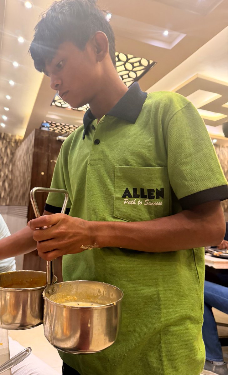 Prasun_ECL's tweet photo. Concern at Abhinandan Veg AC Restaurant Raniganj only cash accepted raising doubts on GST compliance.Also observed a minor working on premise
 @GST_Council @cbic_india @IncomeTaxIndia @LabourMinistry @LabourDeptWB @WBPolice @AsansolDurgapurPolice
#GST #ChildLabour #ConsumerRights https://t.co/znLfXEt2E2