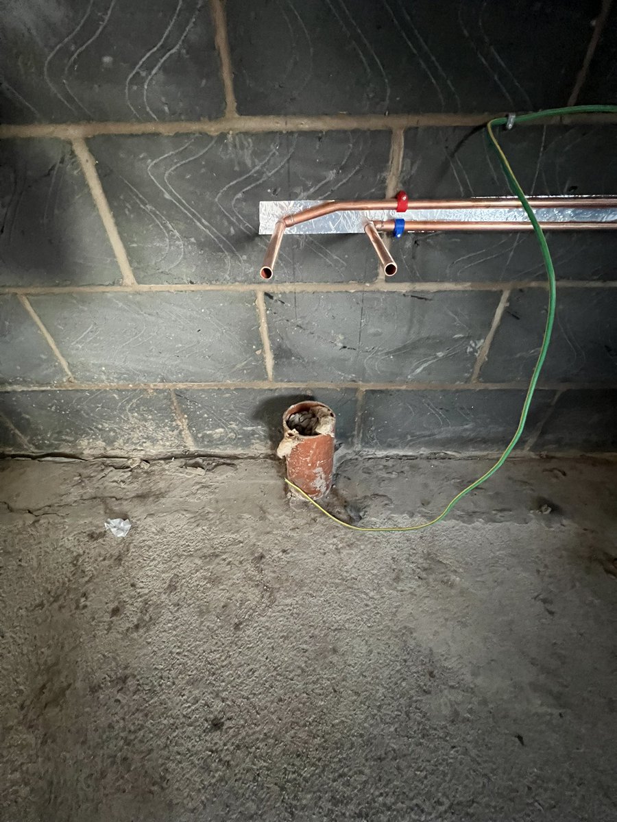 age_plumbing's tweet image. First fix wrapped up on this L31 bungalow. New copper pipework, boiler feeds, and all bathroom/kitchen services in. Took over mid‑project, worked around finished walls, and still delivered a clean, compliant install.
#PlumbingLife #Refurbishment #Liverpool